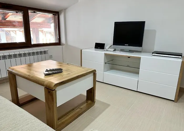 Belvedere Club Place *